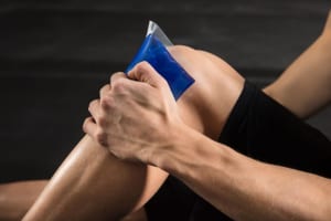 膝が痛いときは膝を冷やして対処