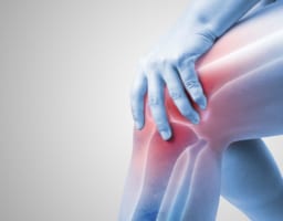 「膝がおかしい」様々な違和感の原因と病院を受診するタイミング