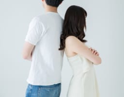 20代のあなたに言える膝が痛い7つの原因とは?【症状解説あり】